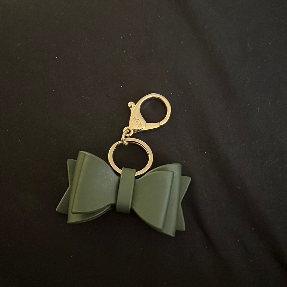 Itzy ritzy Olive bow charm